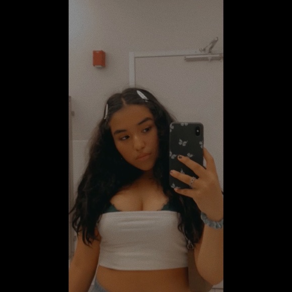 Meet your Posher, Stephanie - Picture 8 of 13